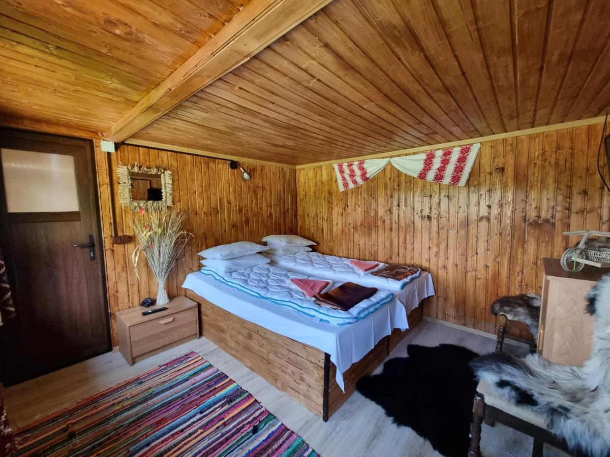 Lângă Stână * Curtea de Argeş